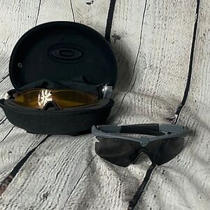 Oakley Stylish Gray Sunglasses with Case